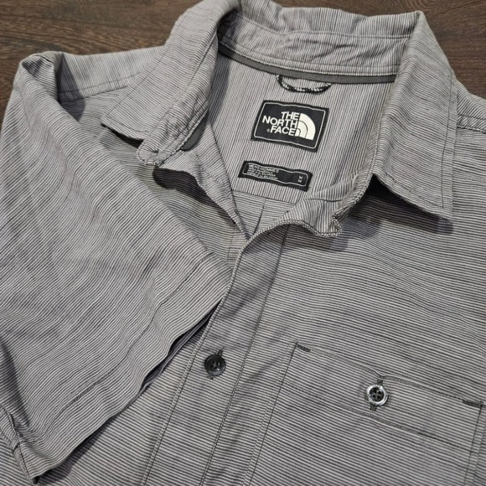 The North Face Shirt Gray Stripes Button Up Short Sleeve Men's Medium Pocket